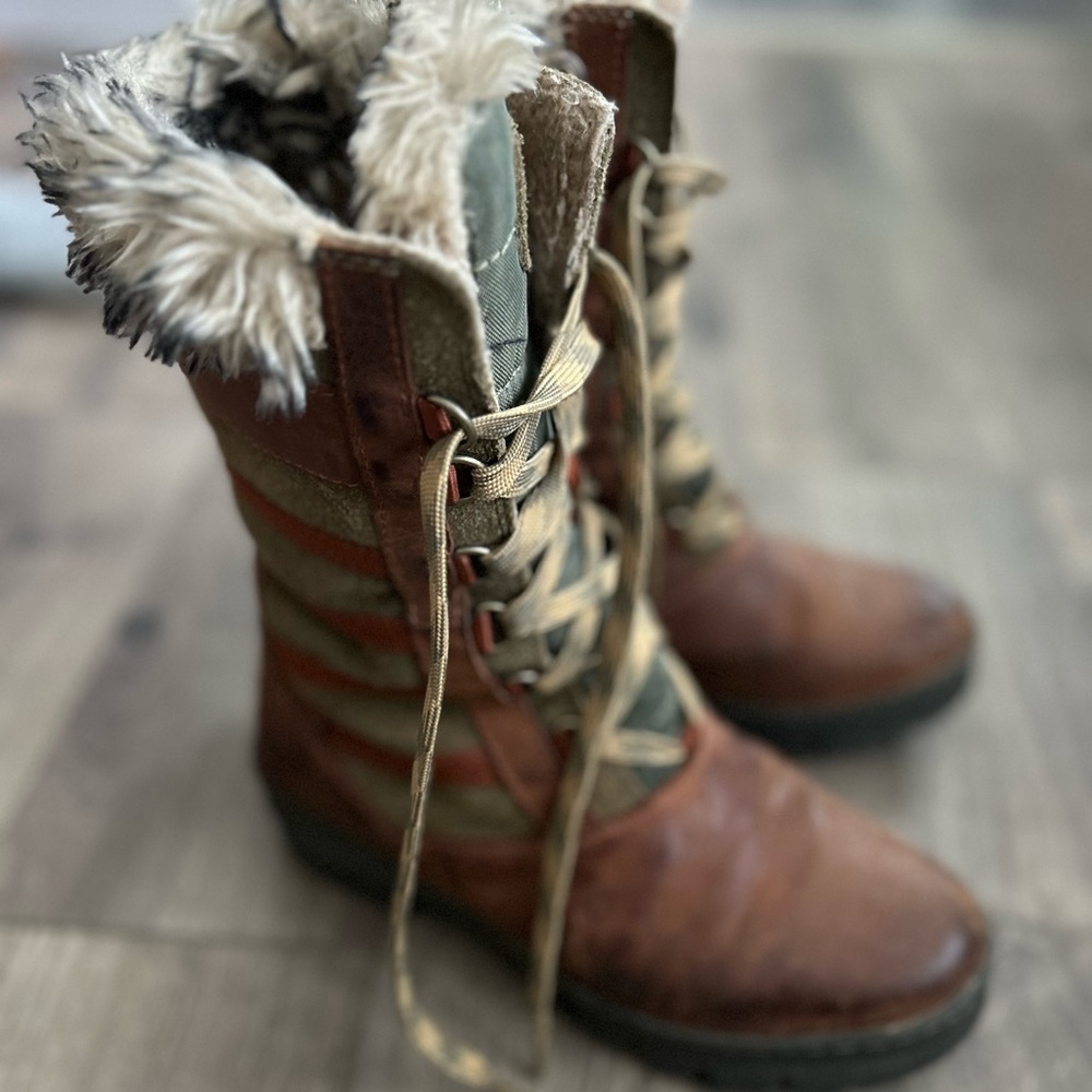 Fur-Lined Brown Lace-Up Keen Winter Boots